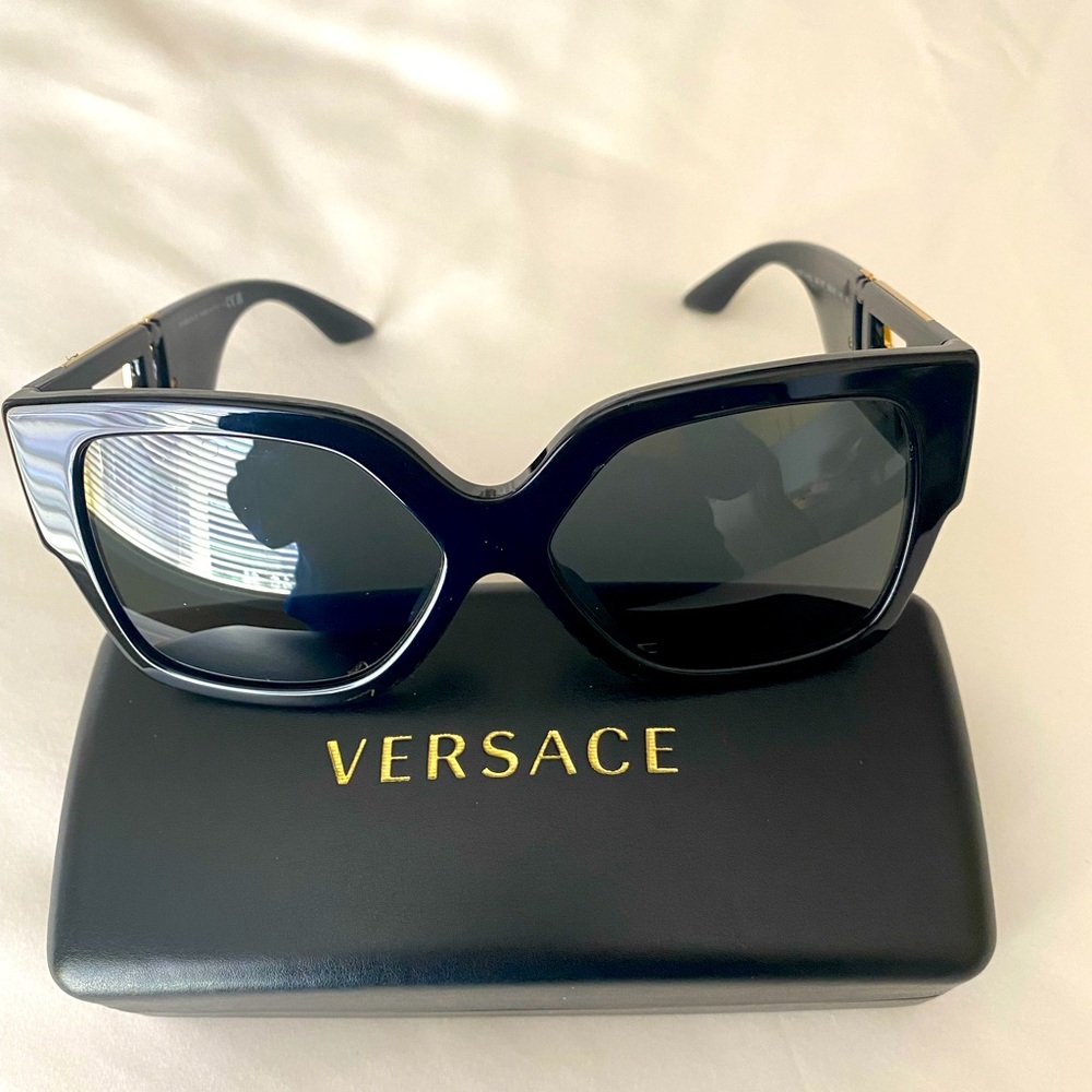 New! Versace Women Sunglasses In Black Ve4402 Greca Gem